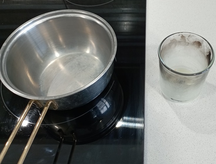utensilios para eliminar restos de vela en vaso